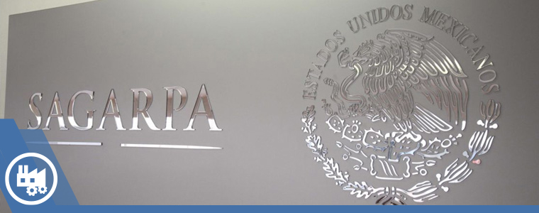 Logo y letras de SAGARPA en letrero metÃ¡lico