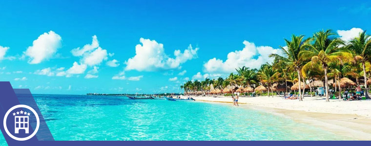 Playa en la Riviera Maya con mar color azul turqueza